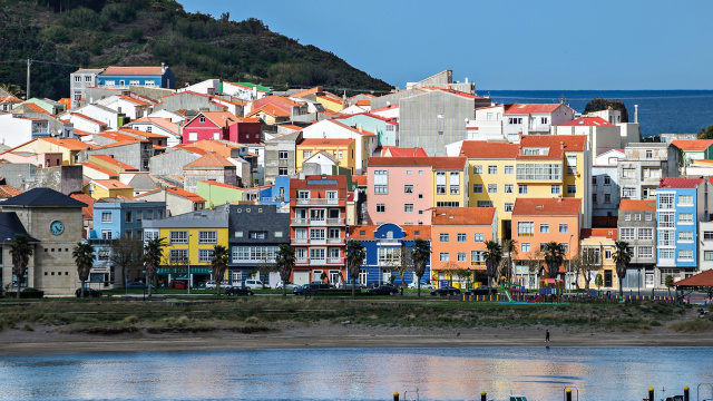 Barrio mariñeiro e porto de Cariño 