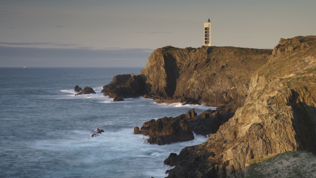 Faro e batería de punta Frouxeira 